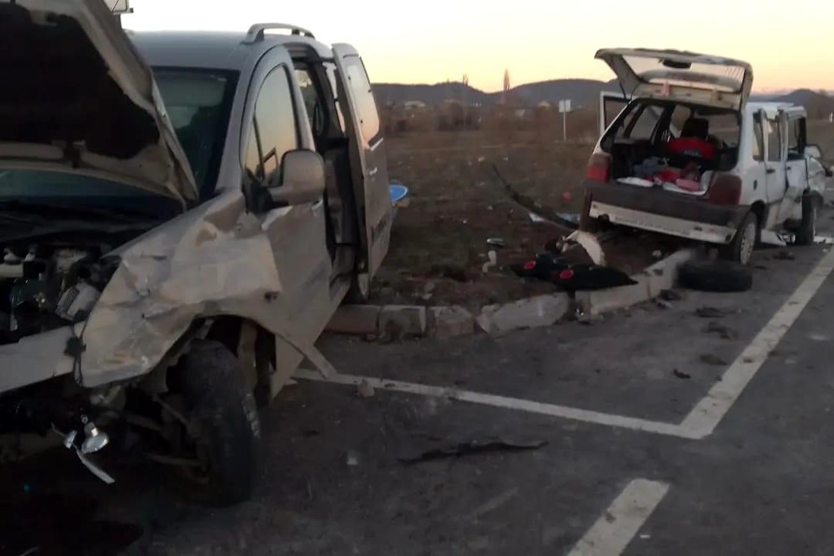 Tavşanlı\'da trafik kazası: 4 yaralı