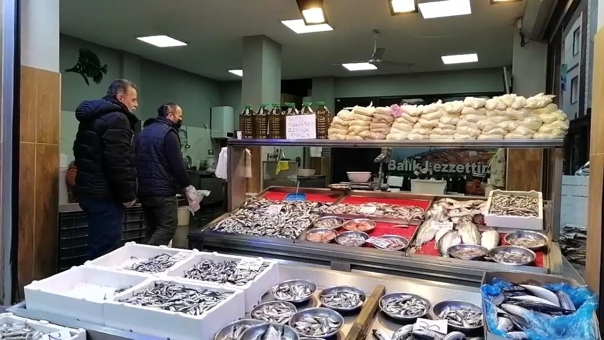 Tezgahlarda hamsi bereketi