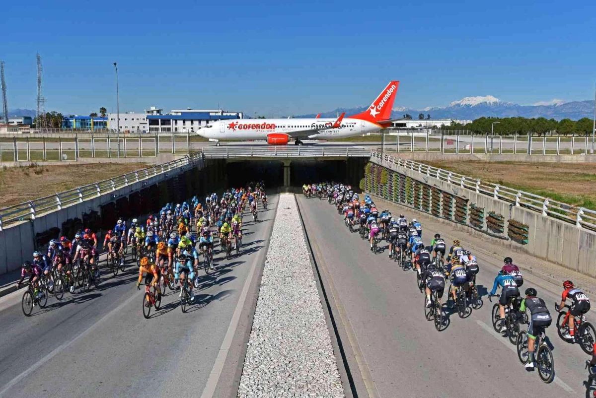 Corendon Airlines uçağı, Tour of Antalya\'nın simge fotoğrafında