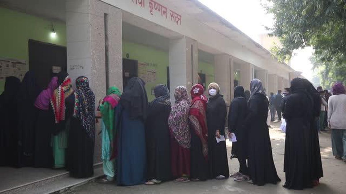 UTTAR PRADESH - Hindistan'ın Uttar Pradesh eyaletinde halk sandık başında