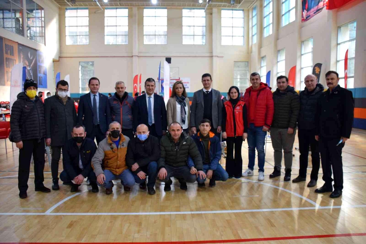 Zonguldak Gençlik ve Spor İl Müdürlüğü azalan kan stoklarına destek verdi