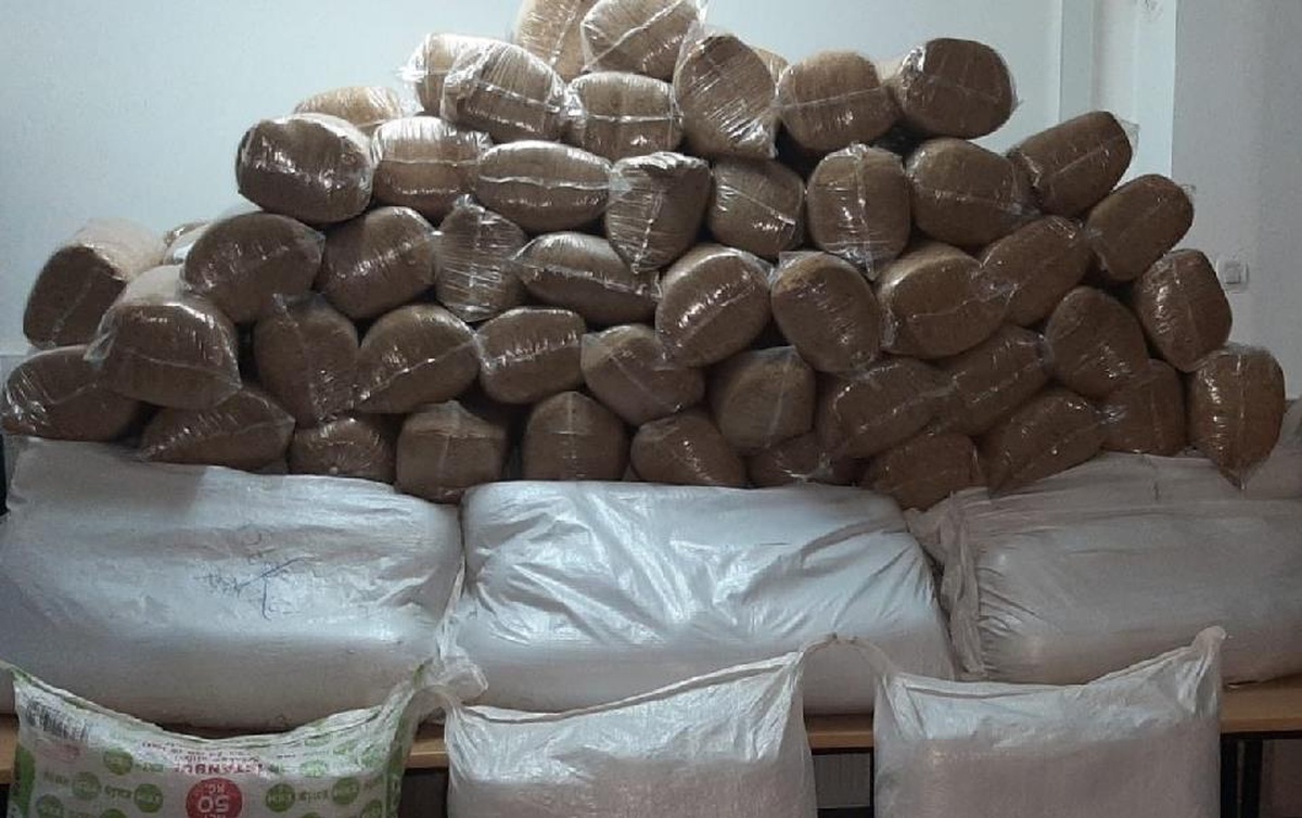 Adana\'da 2 ton kaçak tütün bulunan aracın sürücüsü yakalandı