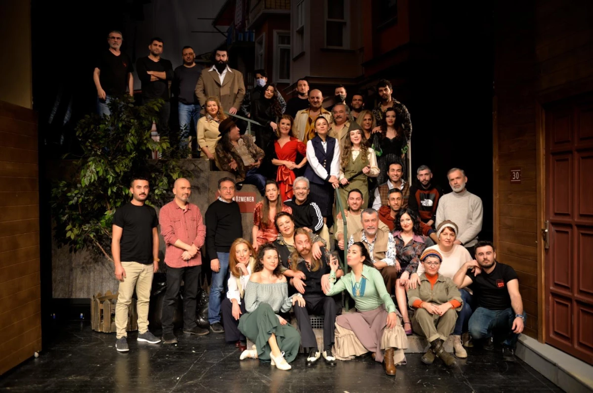 Antalya Devlet Tiyatrosu "Tersine Dünya" oyununun prömiyerine hazırlanıyor