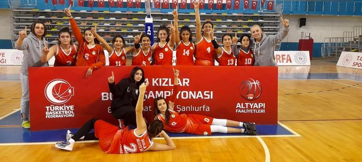 Bağlar Belediyespor\'un gençleri bölge şampiyonu oldu