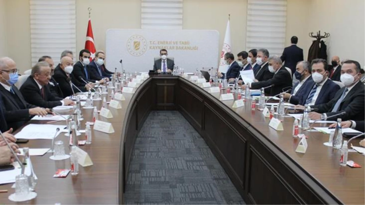 Bakan Dönmez, 21 elektrik dağıtım bölgesinin yöneticileri toplantı yaptı