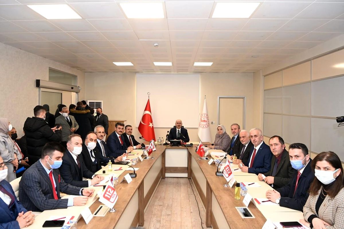 Son dakika: Bakan Karaismailoğlu, Düzce\'de İl Koordinasyon Toplantısına katıldı