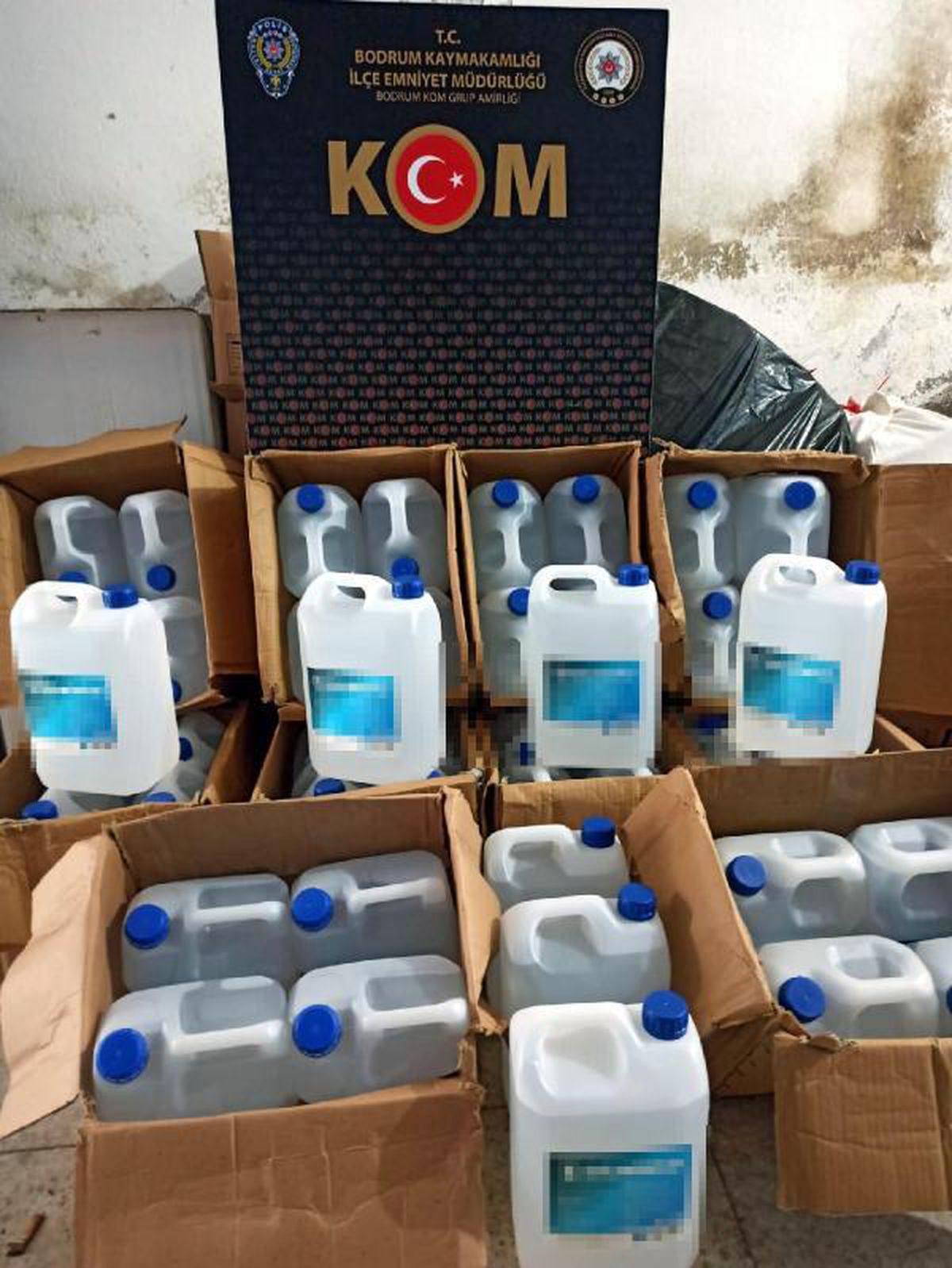 Baskın yapılan evde 235 litre etil alkol ele geçirildi