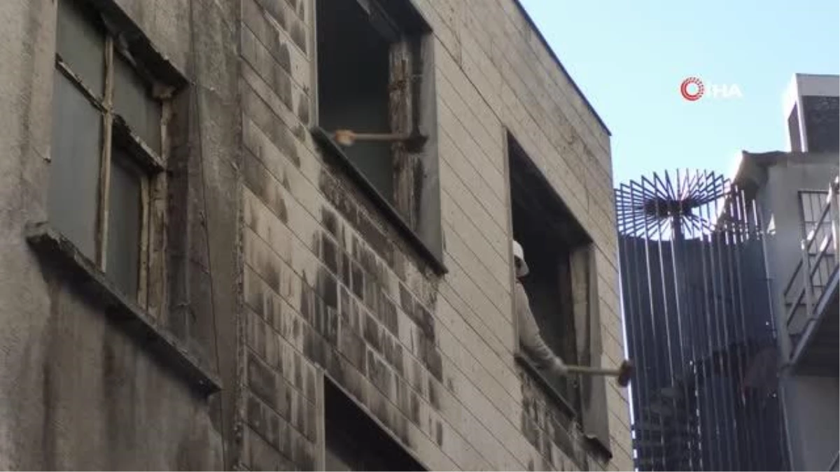 Beyoğlu Zürafa Sokak\'ta yıkım çalışmalarına başlandı