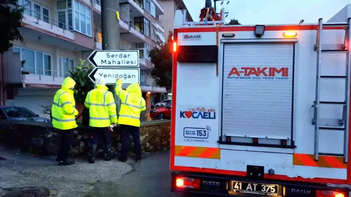 Büyükşehir A Takımından tabela temizliği