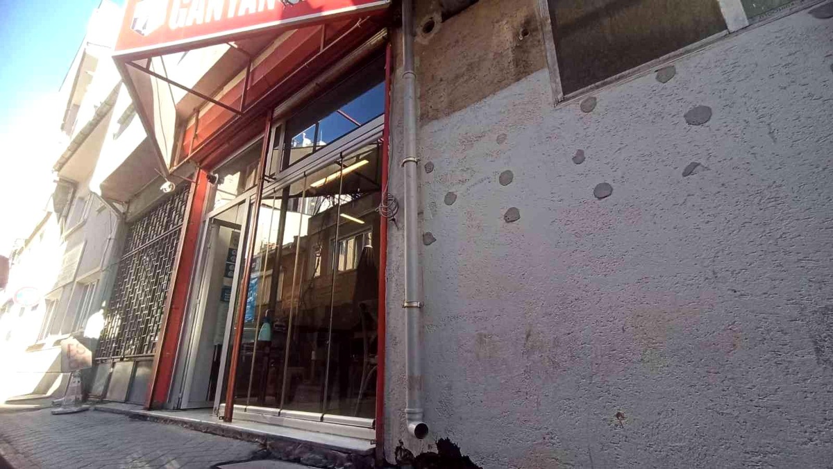 Çalınan gider borusunun yerine yenisini takan işletme sahibi: "Bunu da çalamazlar sanırım"