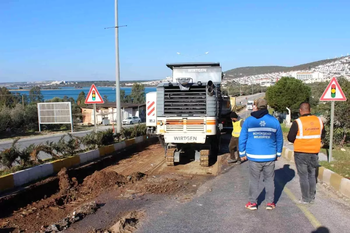 Didim Akbük Mahallesi\'nde sıcak asfalt çalışması sürüyor