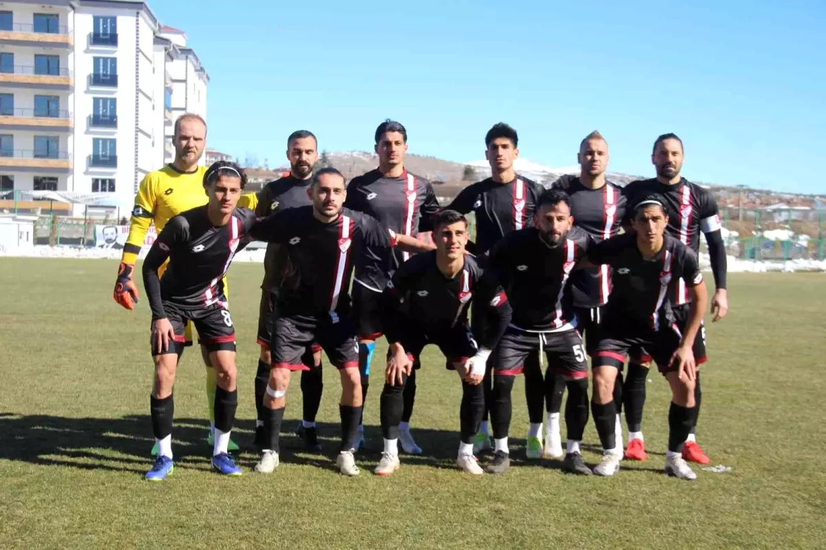 Elazığspor, Karaman\'a 20 futbolcuyla gitti