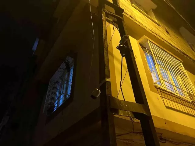 Uyuşturucu çetelerine dev vurgun! Özel hareket polisleri şehrin dört bir yanında operasyon düzenledi Uyuşturucu çetelerine dev vurgun! Özel hareket polisleri şehrin dört bir yanında operasyon düzenledi