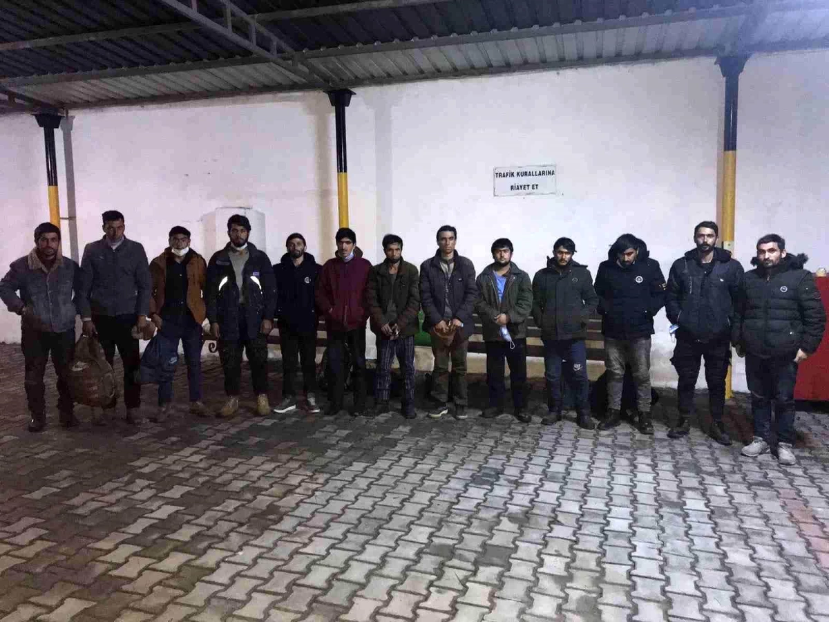 Hatay\'da 13 düzensiz göçmen yakalandı