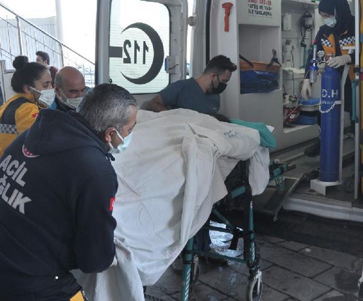 Hırsızlık yaptıkları evin sahibi çifti bıçakladılar