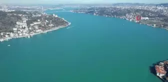 İstanbul Boğazı turkuaz rengine büründü