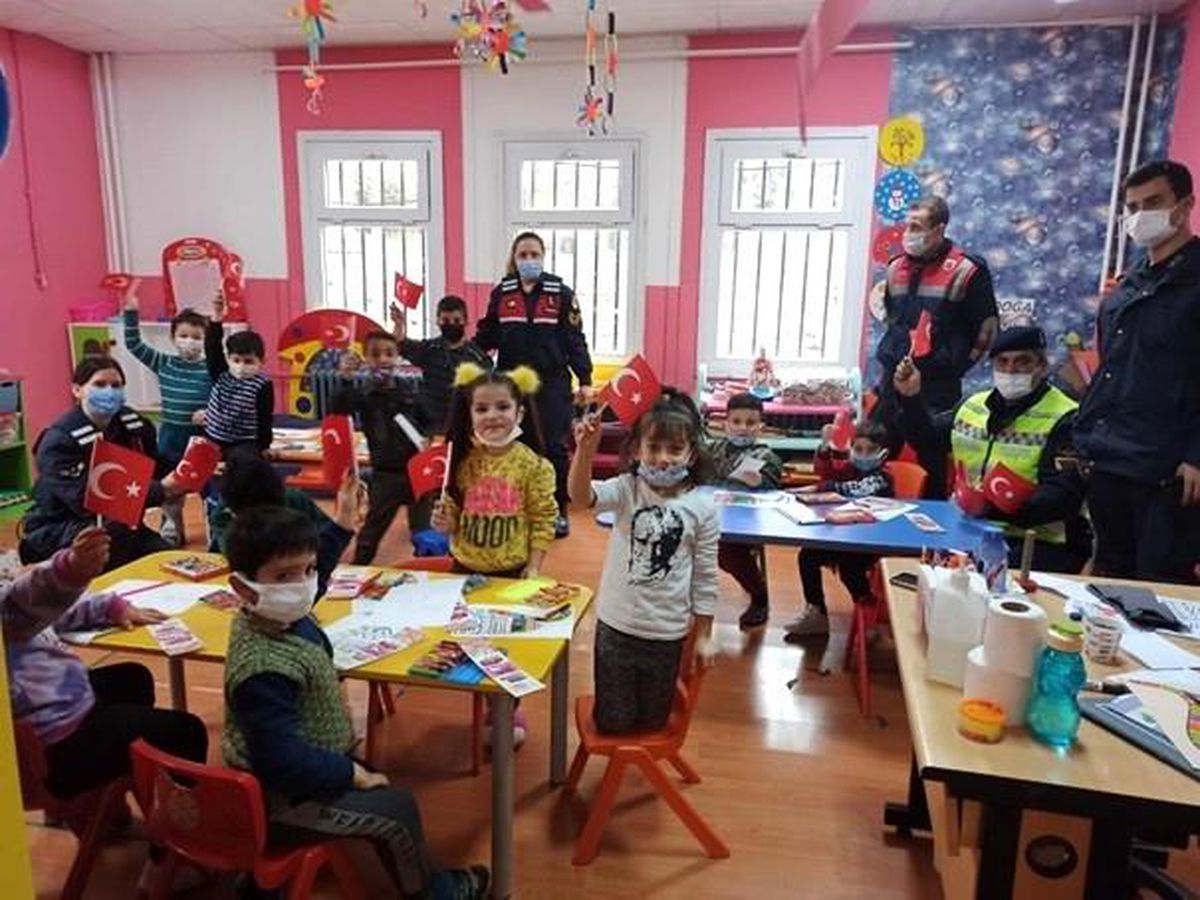 Son dakika haberleri! Jandarma ekipleri öğrencileri bilgilendirdi