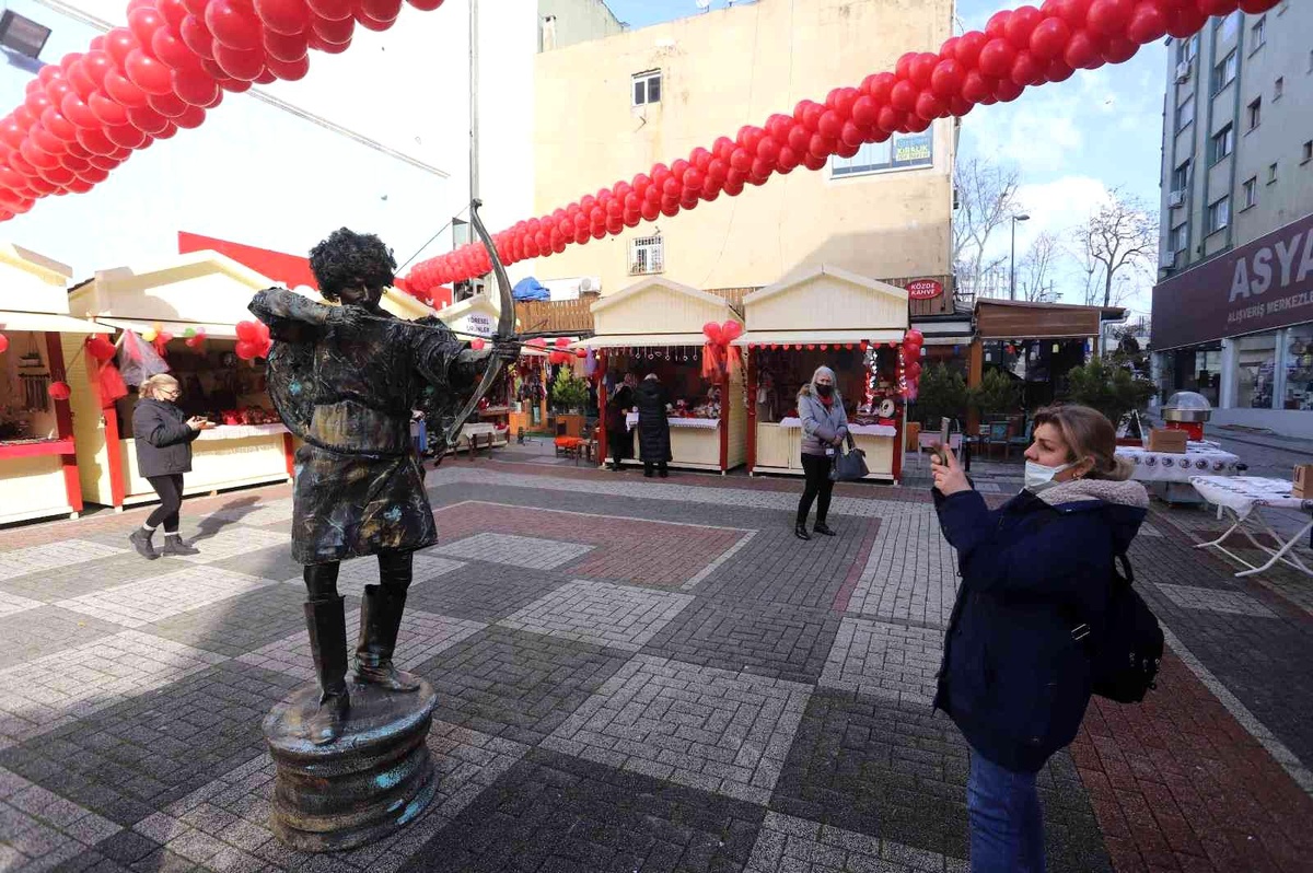 Kartal Belediyesi Kadın Emeği Pazarı 14 Şubat teması ile açıldı
