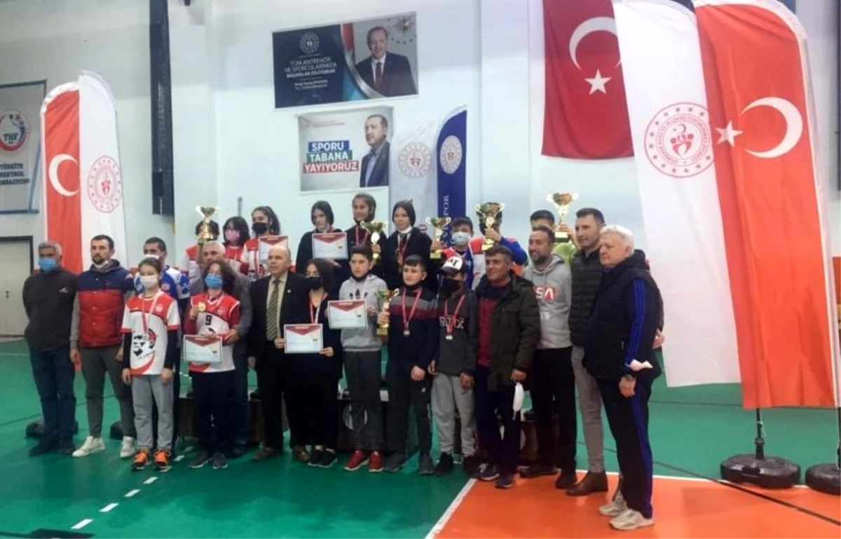 Köyceğiz\'de Yıldızlarda Floor Curling il birincileri belli oldu