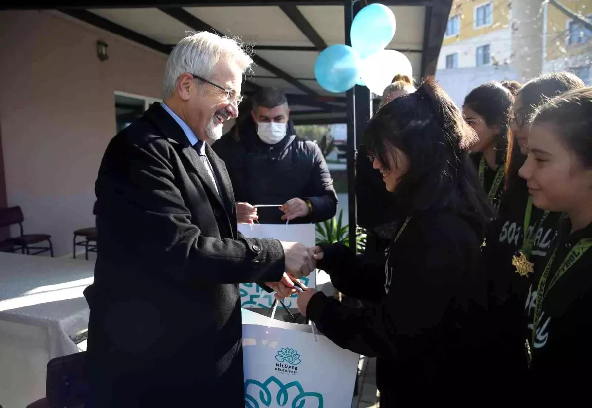 Kupa sevincini Başkan Erdem ile paylaştılar