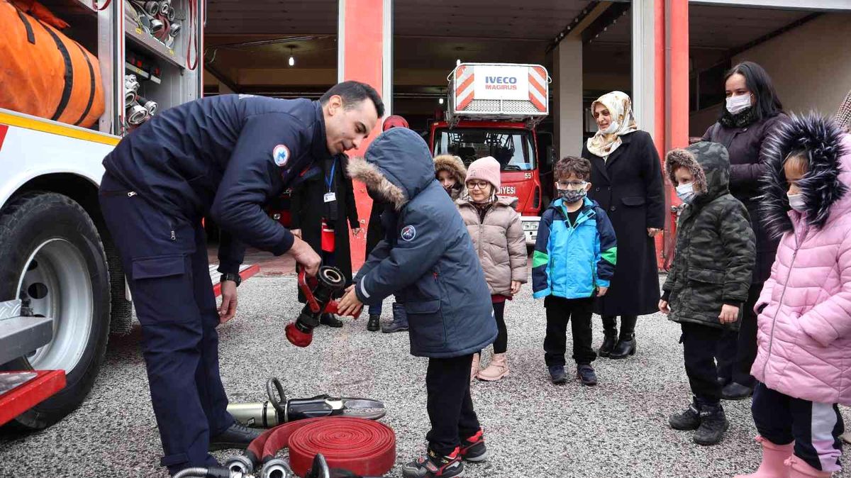 Minikler itfaiyeci oldu