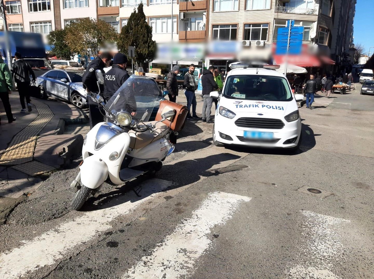 Motosiklet ile ticari taksi çarpıştı: 1 yaralı