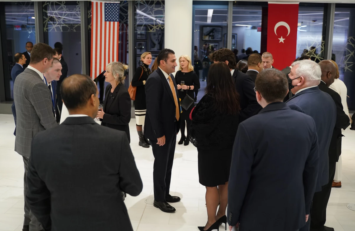 New York\'un yeni uluslararası ilişkiler komiserini diplomatik camiaya Türk Başkonsolos tanıttı