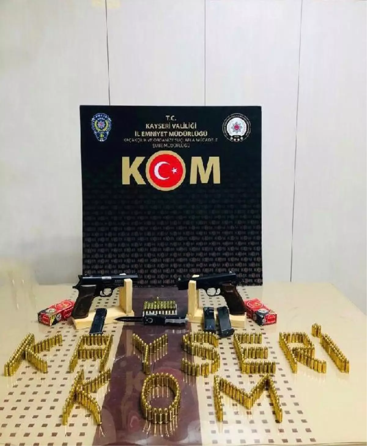 Polisten ruhsatsız tabanca operasyonu