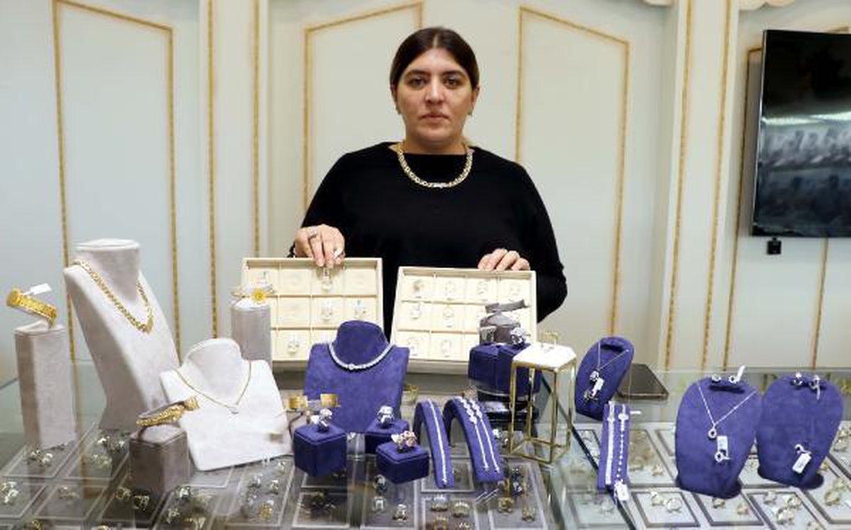 Sevgililer Günü öncesi kuyumcularda yoğunluk devam ediyor