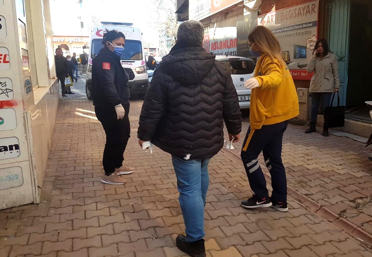 Sokak ortasında saldırıya uğrayarak yaralandı