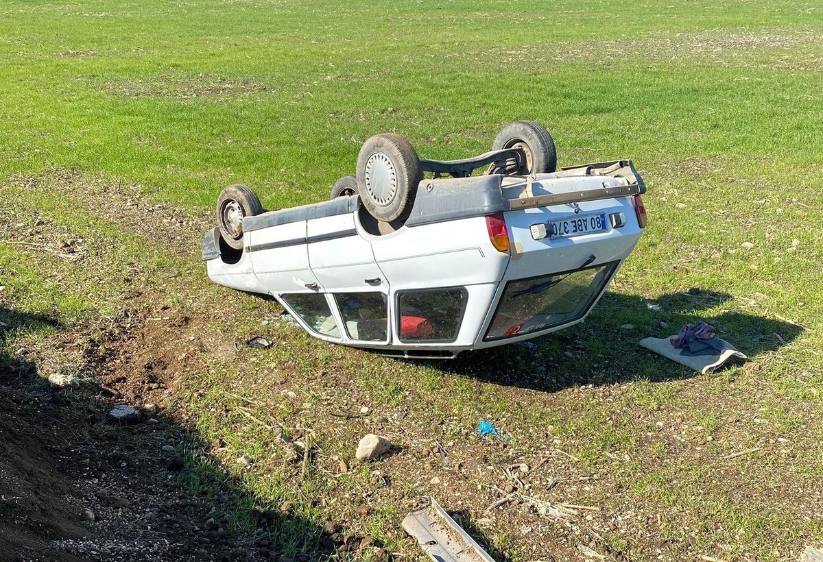 Takla atan otomobilden yaralı kurtuldu