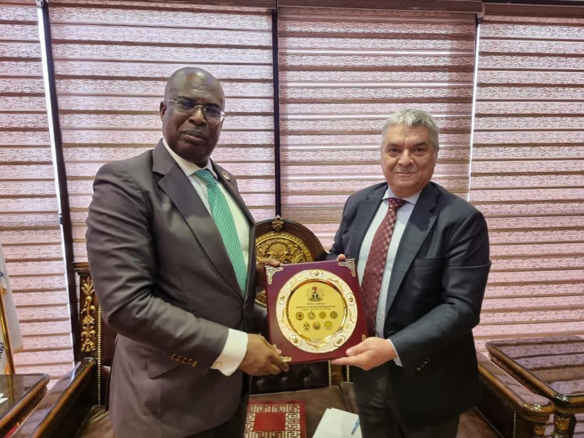 Türkiye\'nin Abuja Büyükelçisi Bayraktar, Nijerya Devlet Bakanı Sylva ile görüştü
