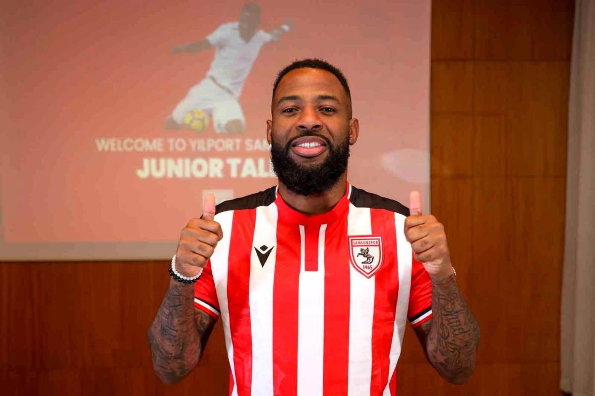 2021-2022 sezonunda Süper Lig\'de 335, Spor Toto 1. Lig\'de 387 transfer yapıldı