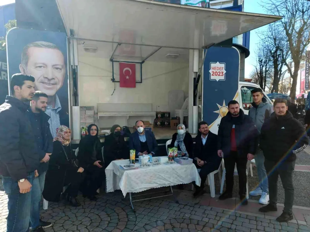 AK Parti İl Başkanlığı Yalova\'daki projeleri vatandaşa anlattı