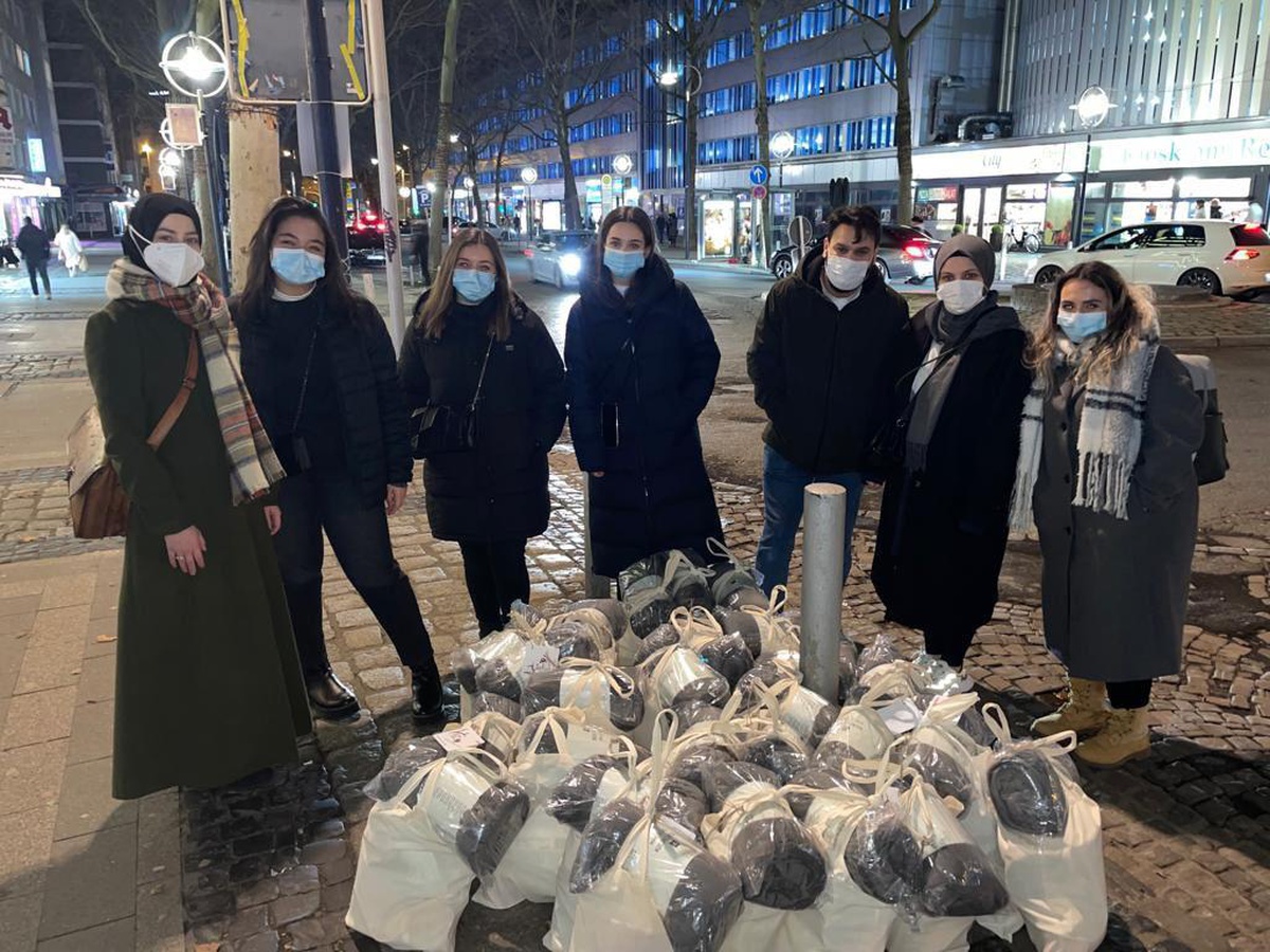 Almanya\'da 12 cami derneğinden sokakta yaşayanlara yardım eli