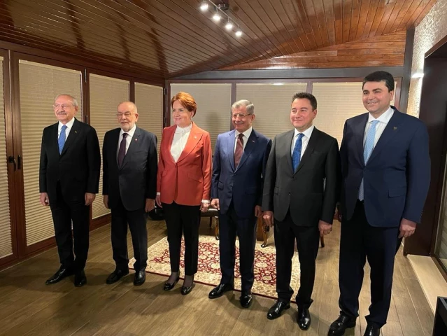 Ankara'da buluşan altı parti liderinin görüşmesi başladı