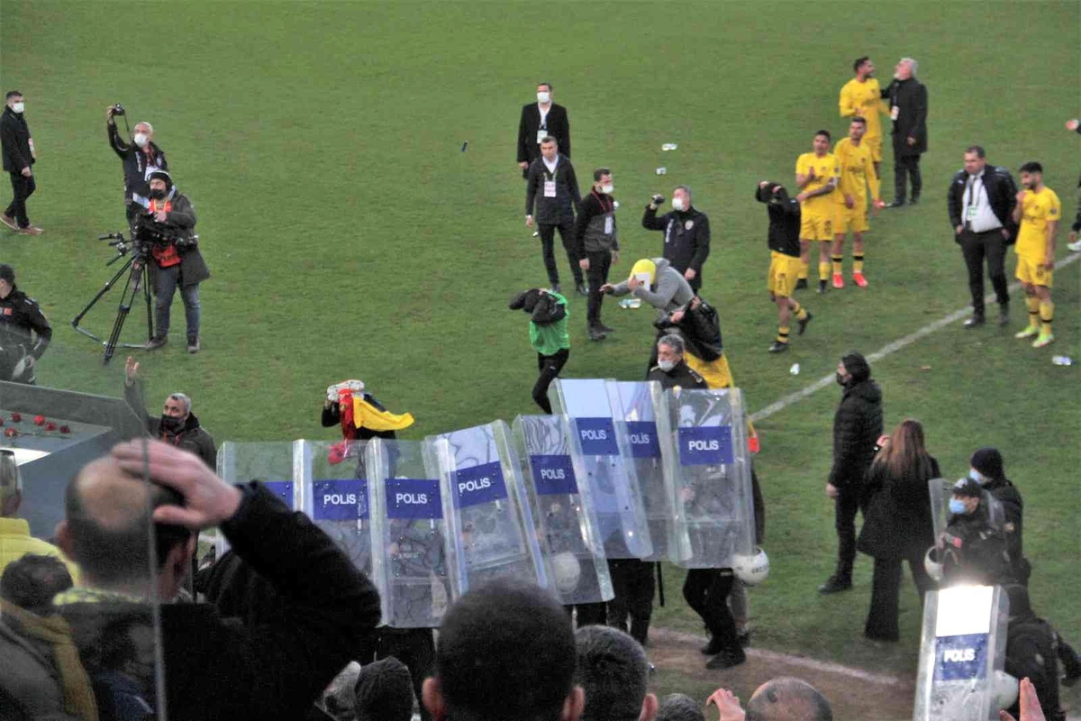 Ankaragücü maçı sonunda tribünlerde gerginlik