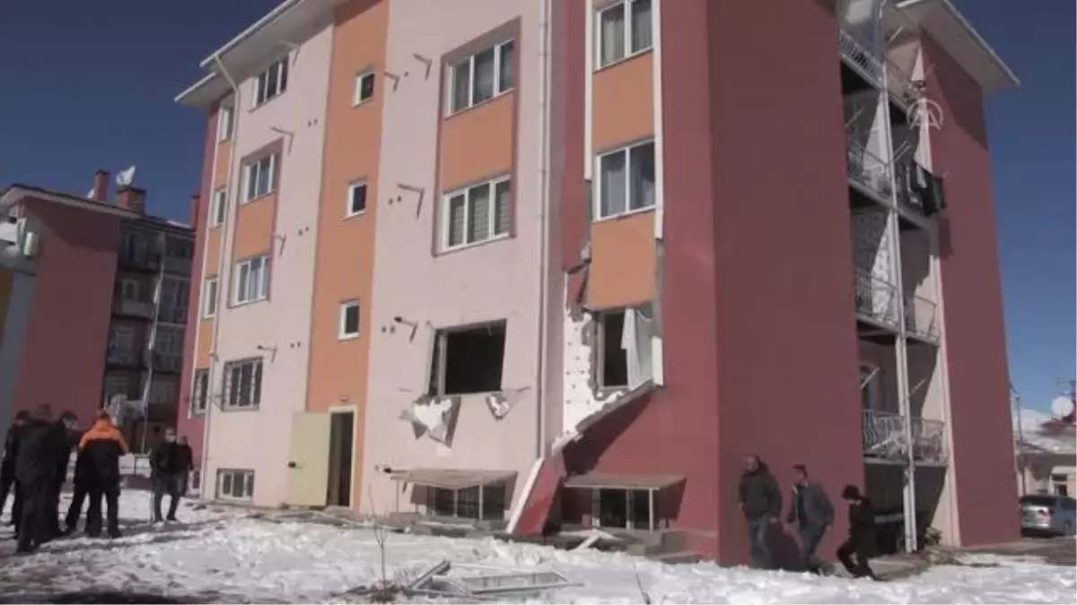 Bir evde meydana gelen patlamada 2 kişi yaralandı