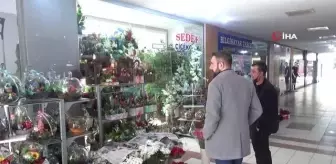 Çiçekçilerde 14 Şubat Sevgililer Günü hazırlığı