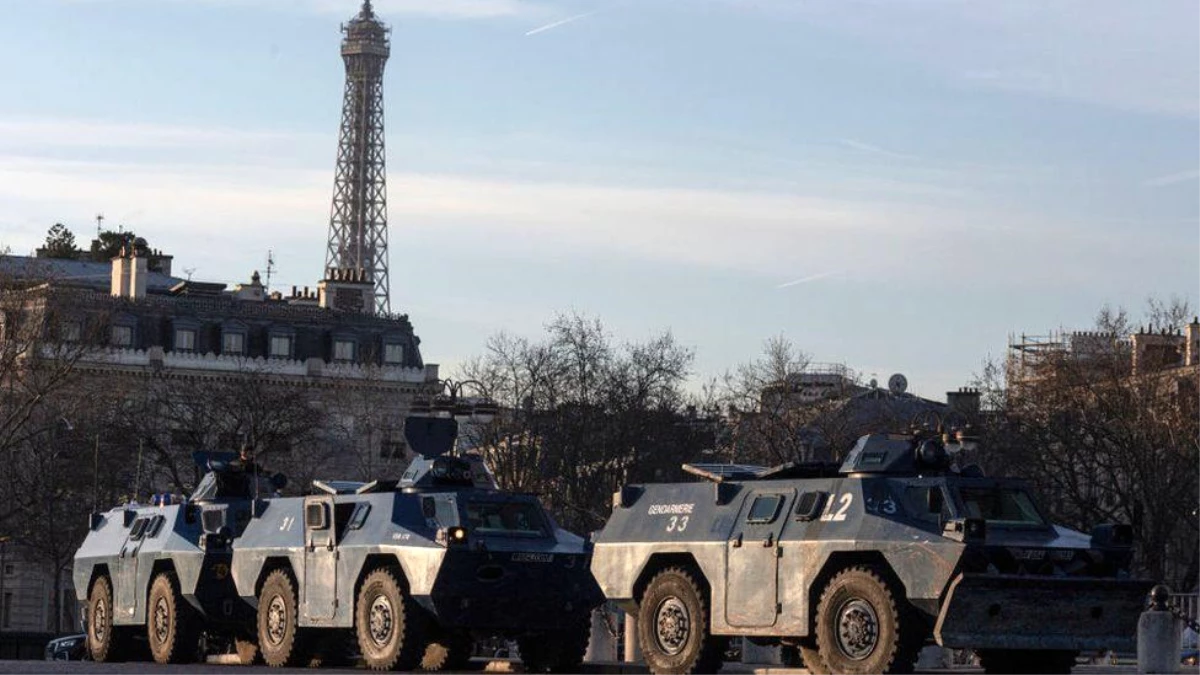 Covid protestoları: Paris\'e yönelen yüzlerce araçlık konvoya müdahale