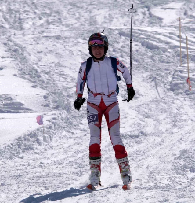 Gençler ve Büyükler Dağ Kayağı Türkiye Şampiyonası Rize'de düzenlendi