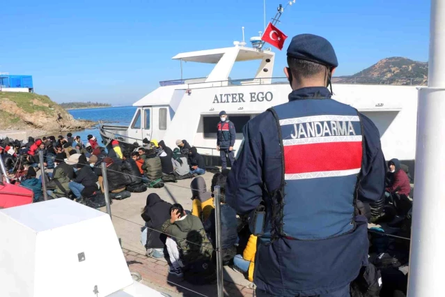İzmir'de göçmen operasyonu: 226 göçmen ile 10 insan kaçakçısı yakalandı