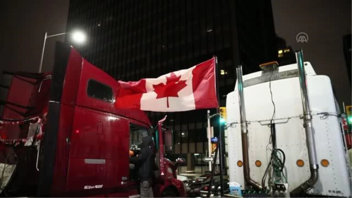 Kanada\'da kamyoncuların aşı karşıtı protestoları gece gündüz devam ediyor