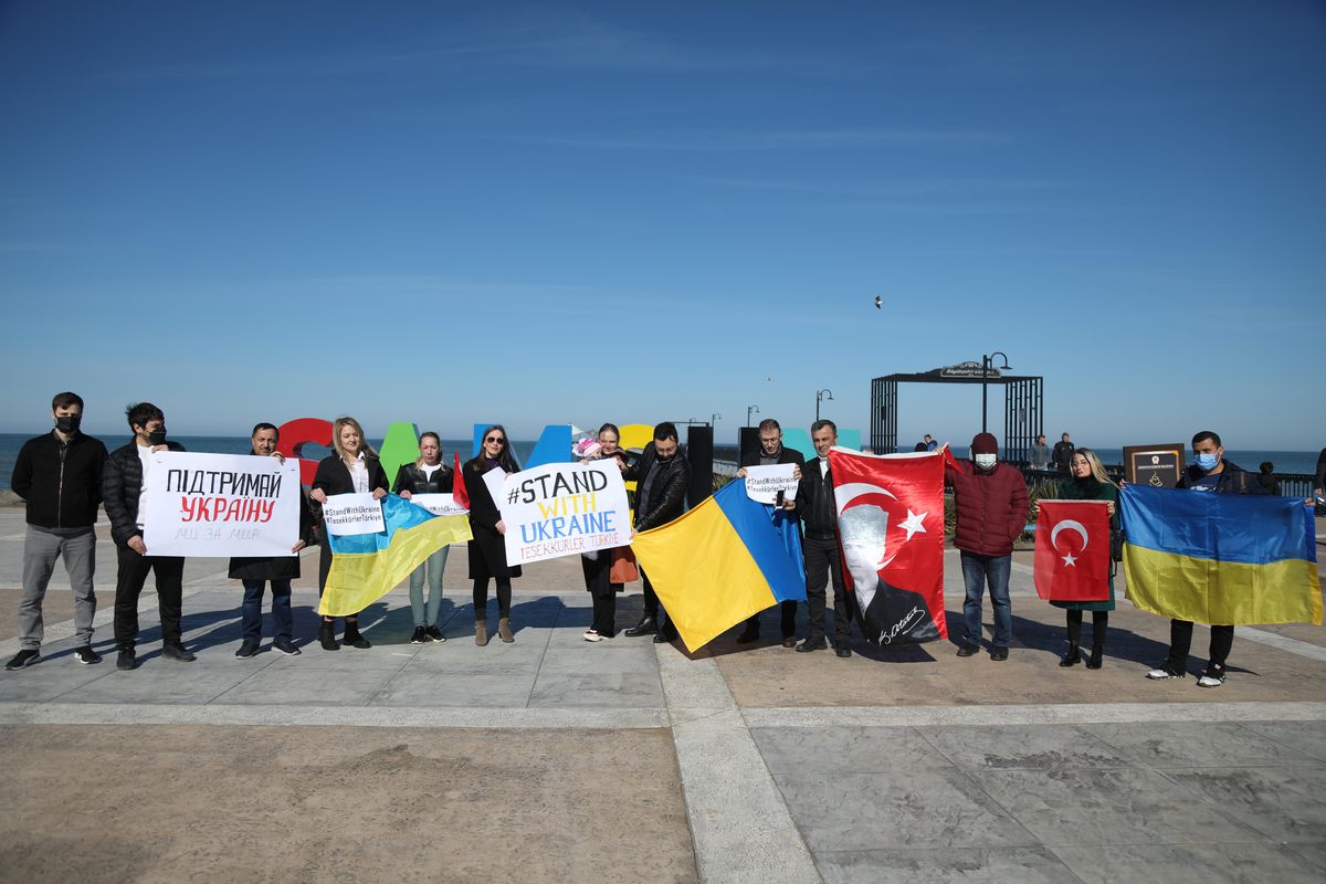 Karadeniz\'de yaşayan Ukraynalılar, "Ukrayna\'nın Yanında Kal" kampanyasına katıldı