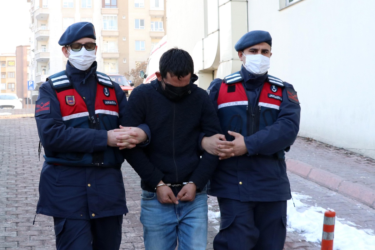 Kayseri\'de römork hırsızı belediye otobüsü kamerasından tespit edildi