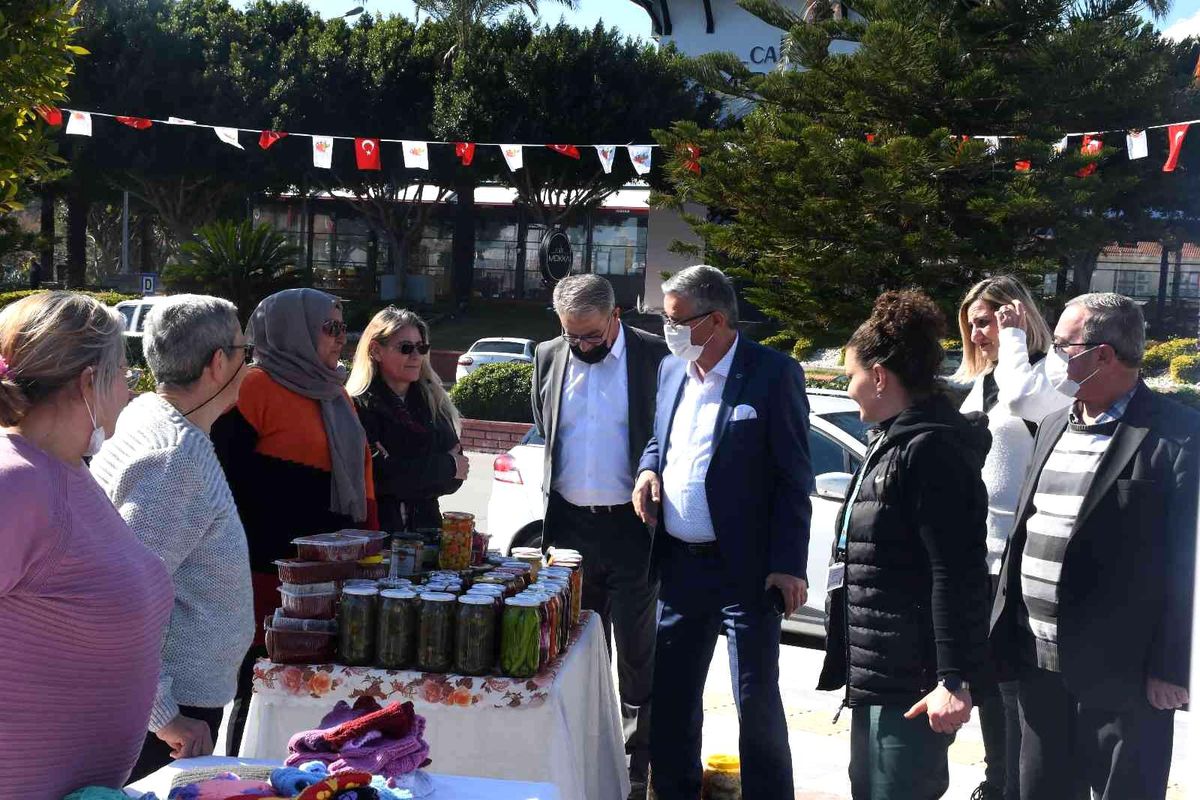 Kemer'de üreten ev hanımları etkinliği