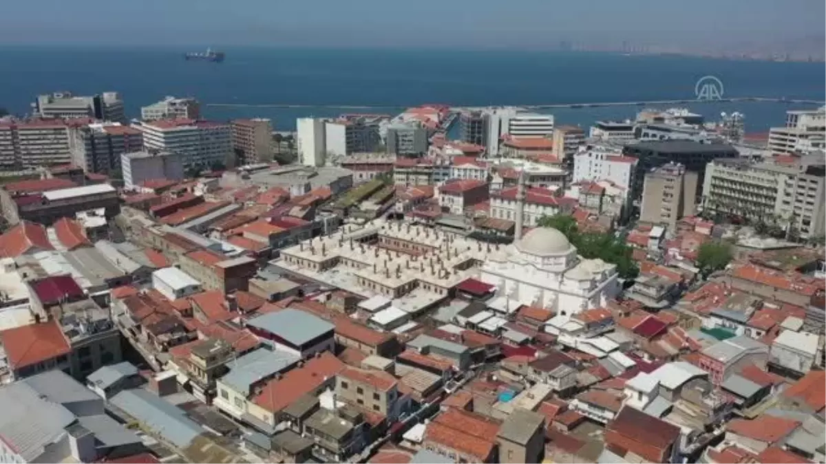 Kemeraltı Çarşısı, sokak lezzetleriyle turistik cazibe merkezi oldu