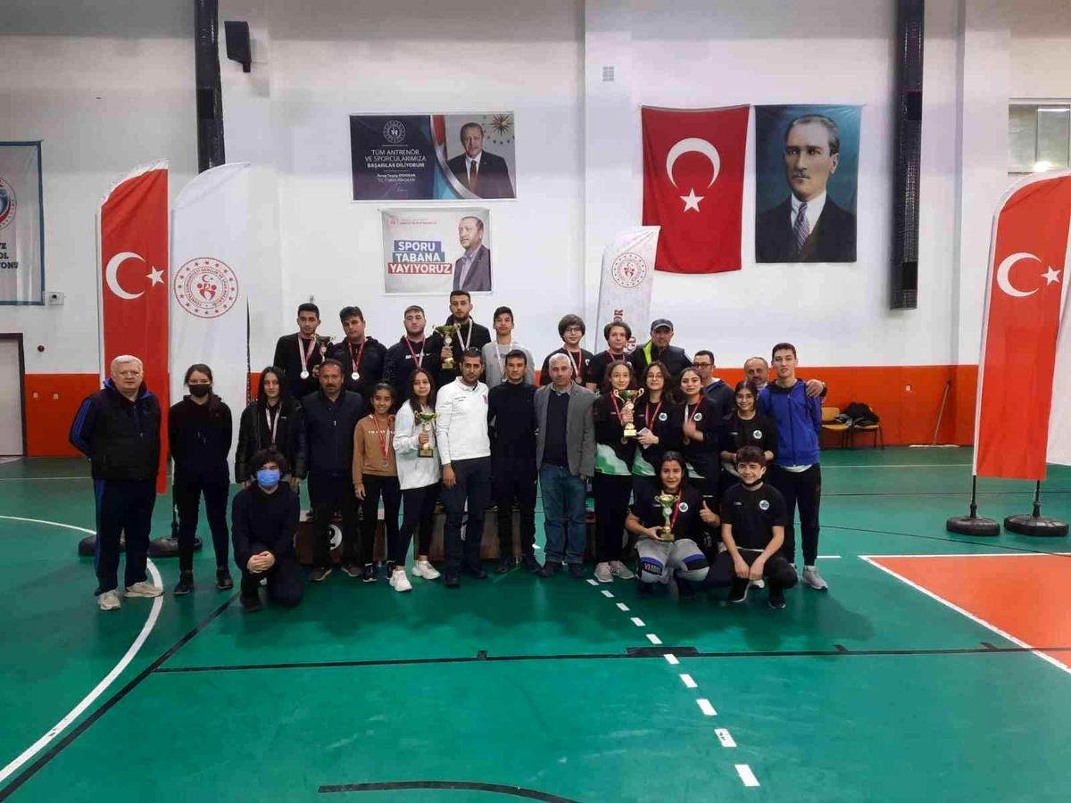 Köyceğiz\'de düzenlenen Floor Curling müsabakaları sona erdi
