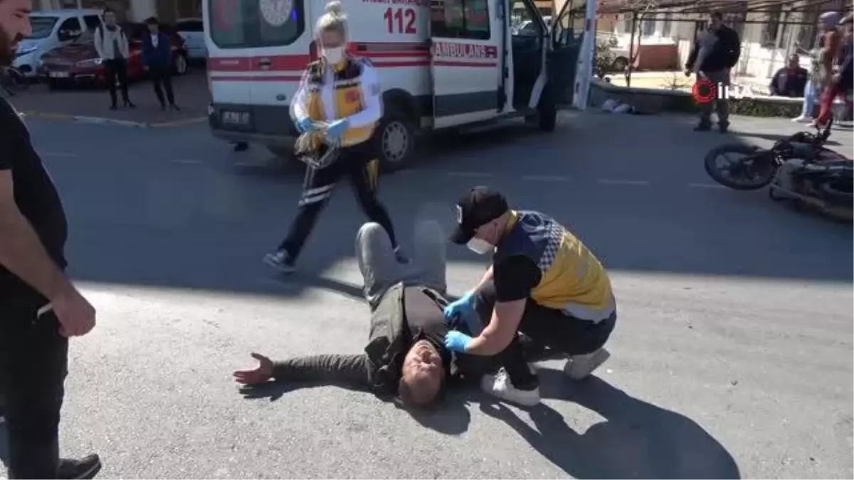 Otomobil ile motosiklet çarpıştı, yaralının yardımına çevredeki vatandaşlar koştu