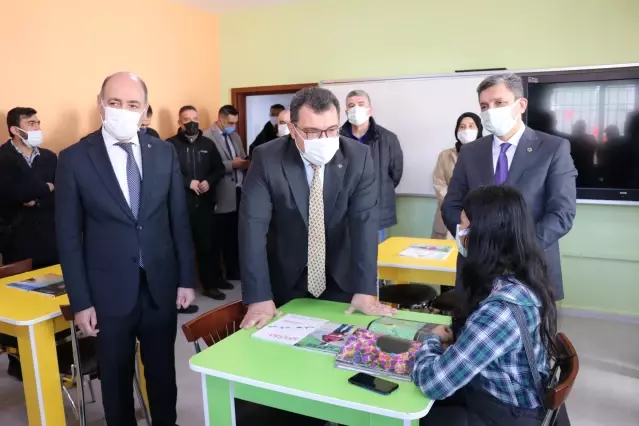 TÜBİTAK Başkanı Mandal, Deneyap sınavının yapıldığı merkezi ziyaret etti